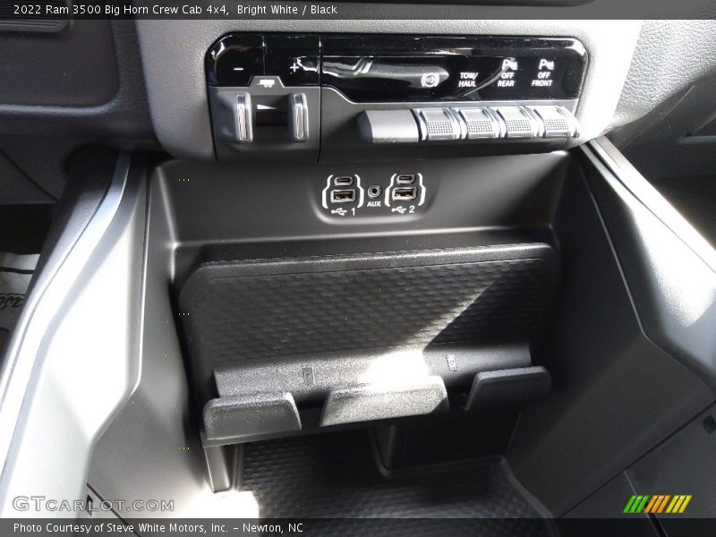 Bright White / Black 2022 Ram 3500 Big Horn Crew Cab 4x4