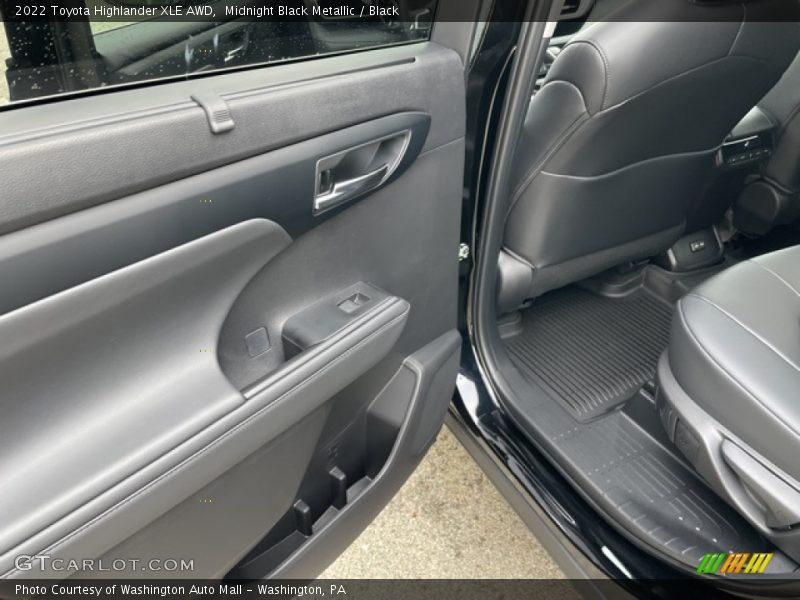 Midnight Black Metallic / Black 2022 Toyota Highlander XLE AWD
