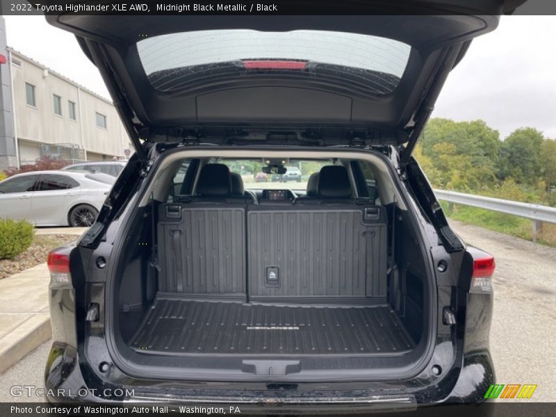 Midnight Black Metallic / Black 2022 Toyota Highlander XLE AWD