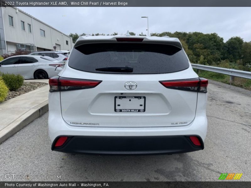 Wind Chill Pearl / Harvest Beige 2022 Toyota Highlander XLE AWD