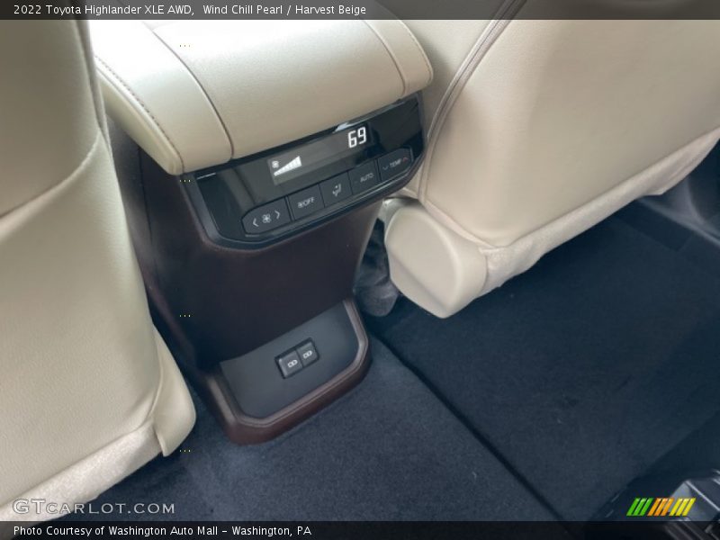Wind Chill Pearl / Harvest Beige 2022 Toyota Highlander XLE AWD