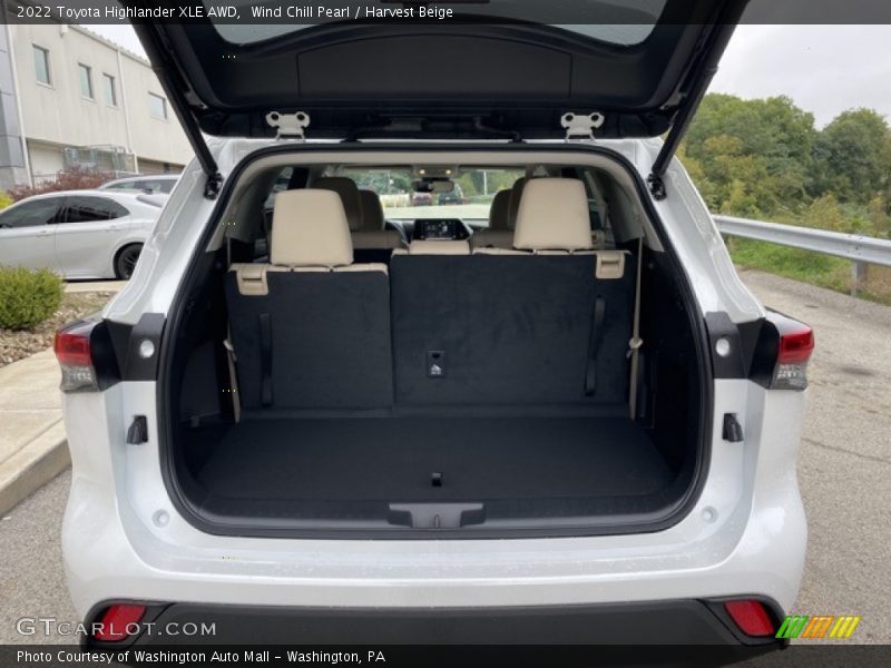 Wind Chill Pearl / Harvest Beige 2022 Toyota Highlander XLE AWD