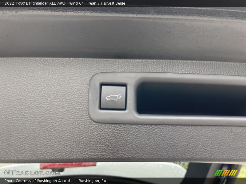 Wind Chill Pearl / Harvest Beige 2022 Toyota Highlander XLE AWD