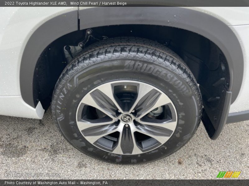 Wind Chill Pearl / Harvest Beige 2022 Toyota Highlander XLE AWD