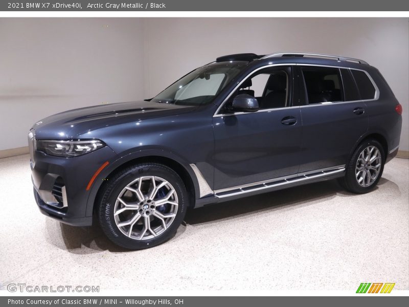 Front 3/4 View of 2021 X7 xDrive40i