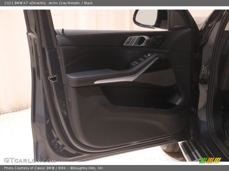 Arctic Gray Metallic / Black 2021 BMW X7 xDrive40i