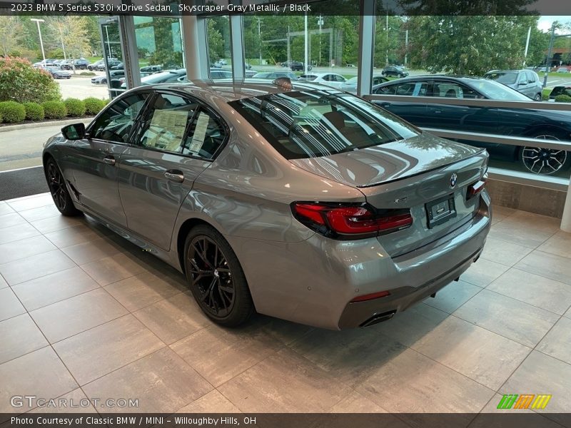 Skyscraper Gray Metallic / Black 2023 BMW 5 Series 530i xDrive Sedan