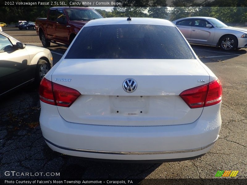 Candy White / Cornsilk Beige 2012 Volkswagen Passat 2.5L SEL