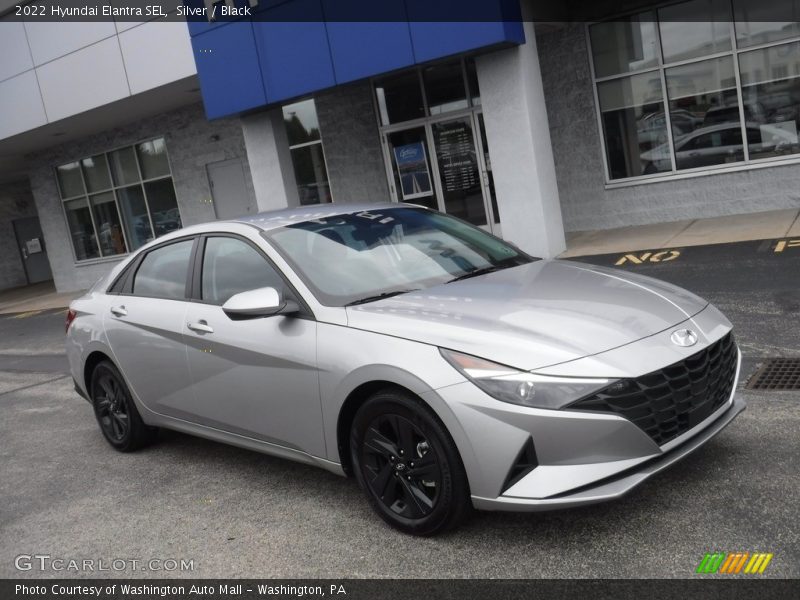 Silver / Black 2022 Hyundai Elantra SEL