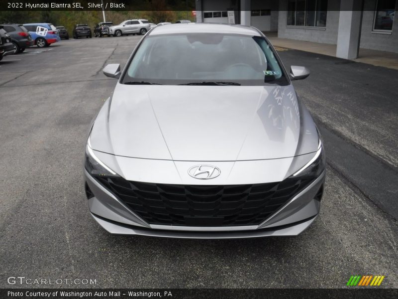 Silver / Black 2022 Hyundai Elantra SEL