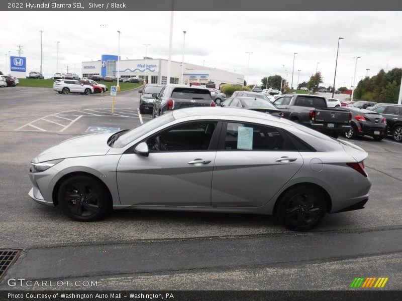 Silver / Black 2022 Hyundai Elantra SEL