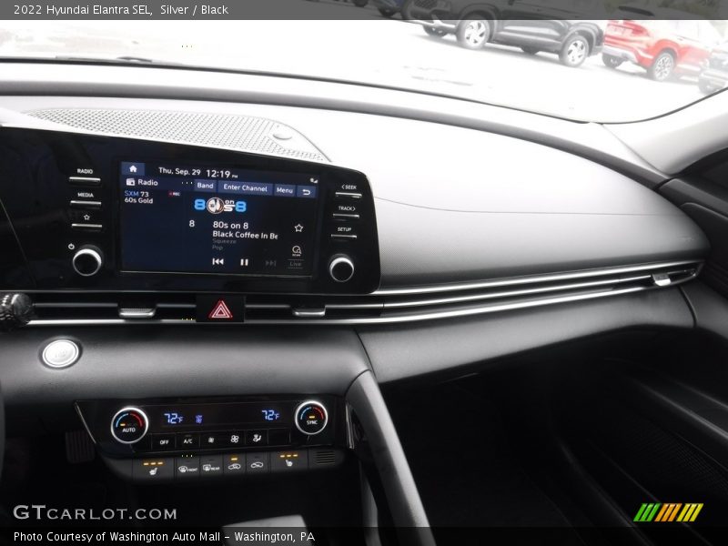 Silver / Black 2022 Hyundai Elantra SEL