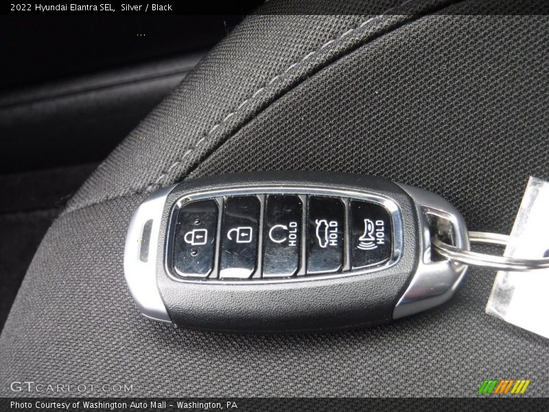 Silver / Black 2022 Hyundai Elantra SEL