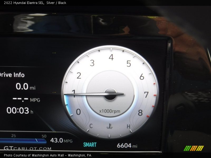 Silver / Black 2022 Hyundai Elantra SEL