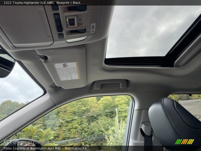 Blueprint / Black 2022 Toyota Highlander XLE AWD