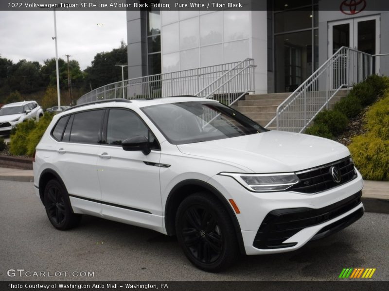 Front 3/4 View of 2022 Tiguan SE R-Line 4Motion Black Edition