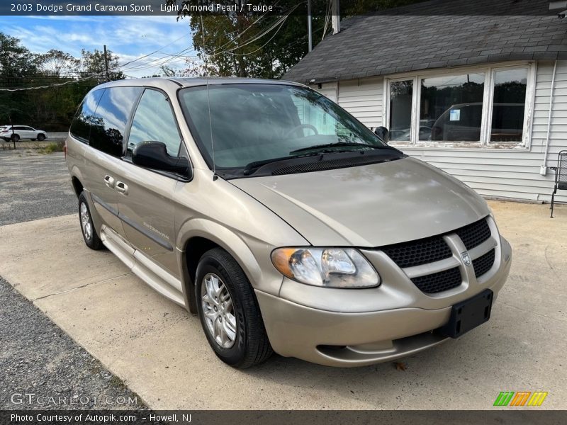 Front 3/4 View of 2003 Grand Caravan Sport