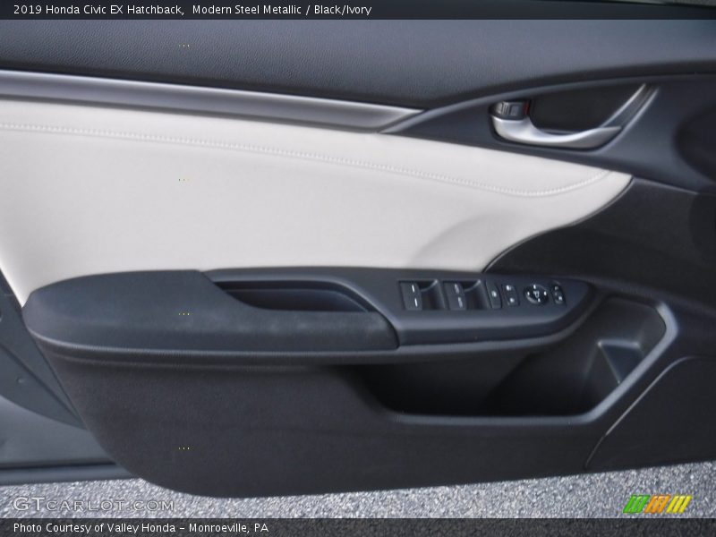 Modern Steel Metallic / Black/Ivory 2019 Honda Civic EX Hatchback