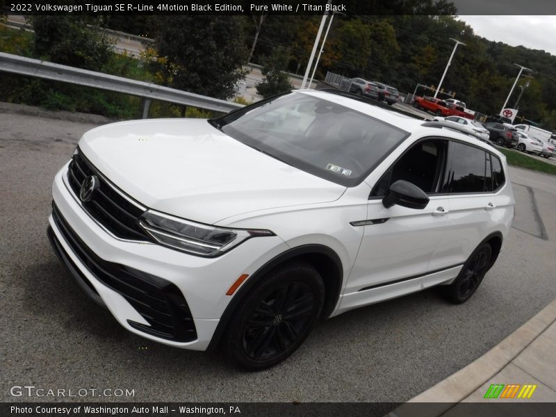 Pure White / Titan Black 2022 Volkswagen Tiguan SE R-Line 4Motion Black Edition