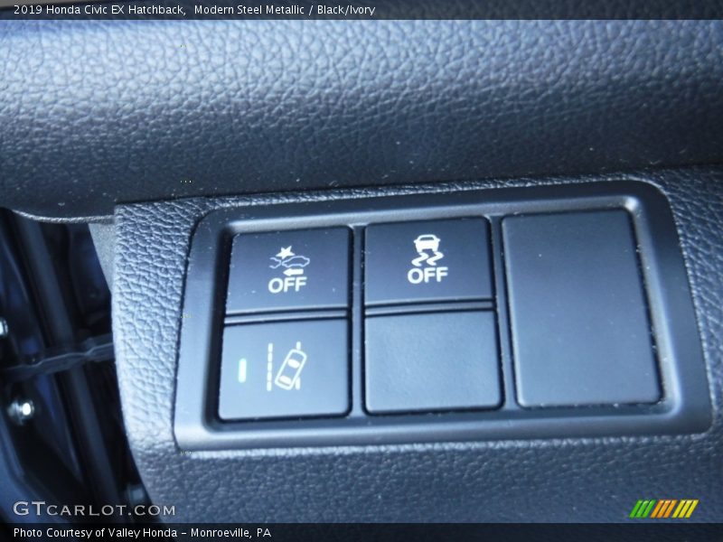 Modern Steel Metallic / Black/Ivory 2019 Honda Civic EX Hatchback