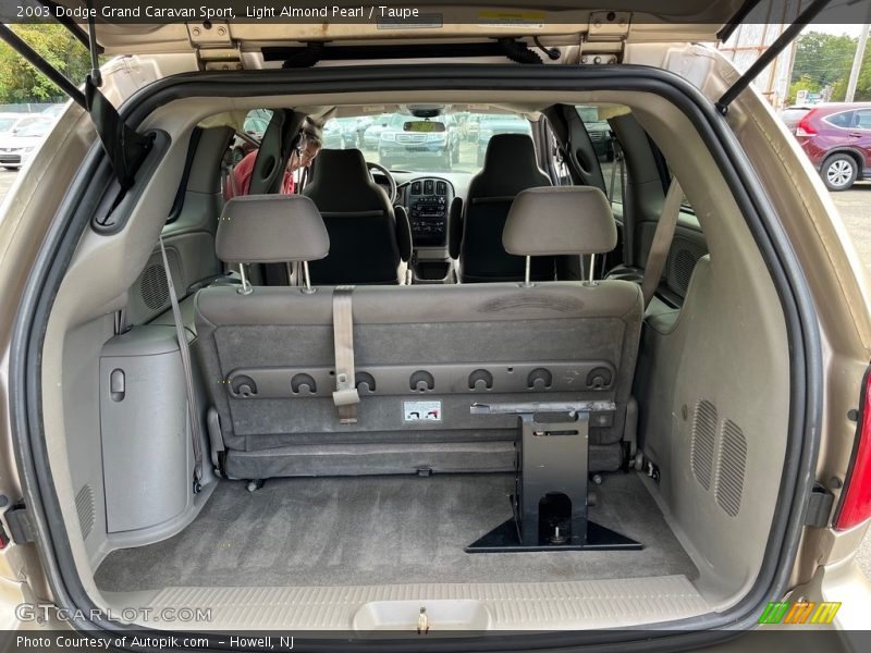  2003 Grand Caravan Sport Trunk