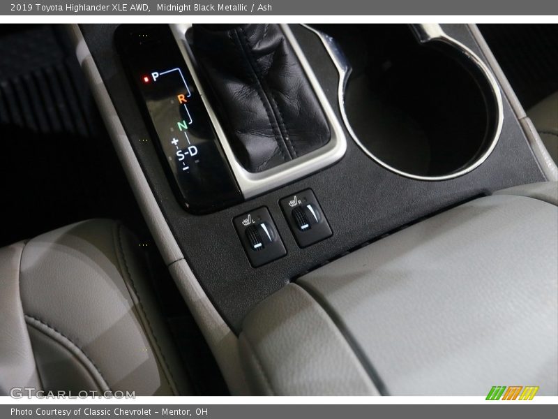 Midnight Black Metallic / Ash 2019 Toyota Highlander XLE AWD