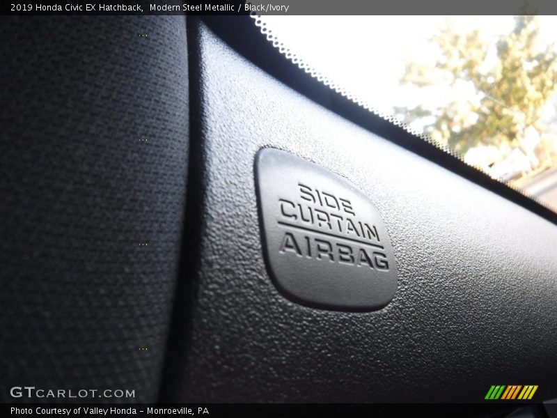 Modern Steel Metallic / Black/Ivory 2019 Honda Civic EX Hatchback