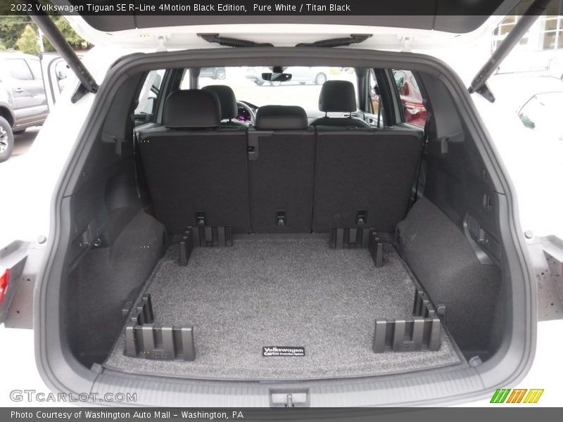  2022 Tiguan SE R-Line 4Motion Black Edition Trunk