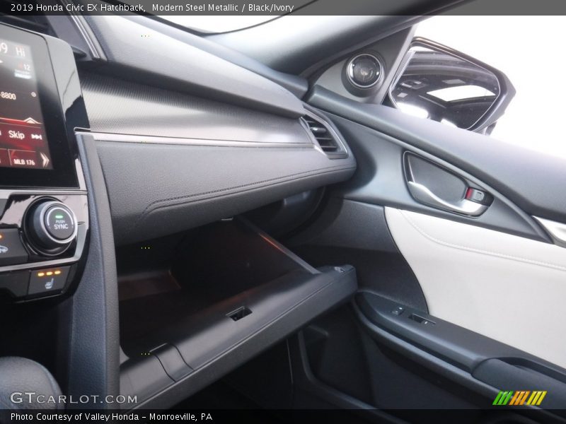 Modern Steel Metallic / Black/Ivory 2019 Honda Civic EX Hatchback