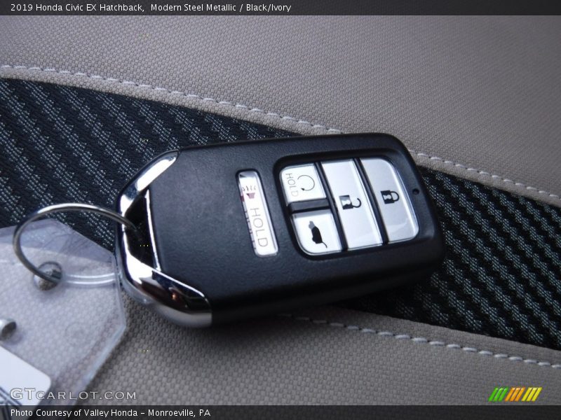 Modern Steel Metallic / Black/Ivory 2019 Honda Civic EX Hatchback