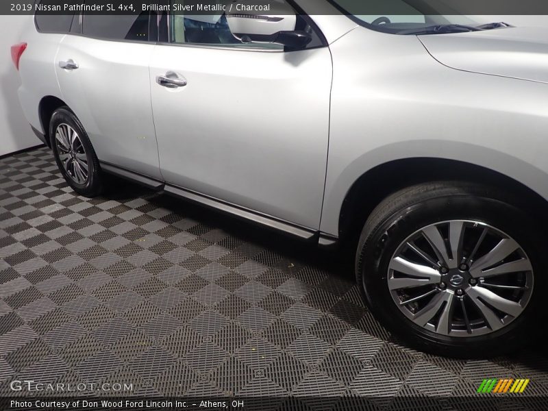 Brilliant Silver Metallic / Charcoal 2019 Nissan Pathfinder SL 4x4