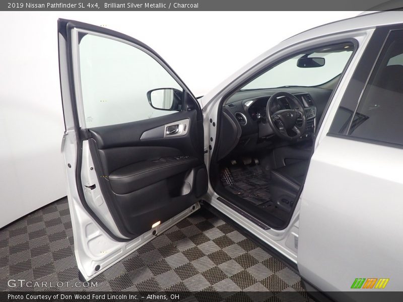 Brilliant Silver Metallic / Charcoal 2019 Nissan Pathfinder SL 4x4