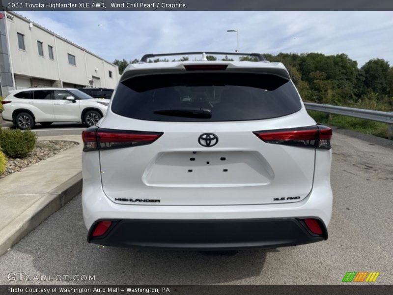 Wind Chill Pearl / Graphite 2022 Toyota Highlander XLE AWD