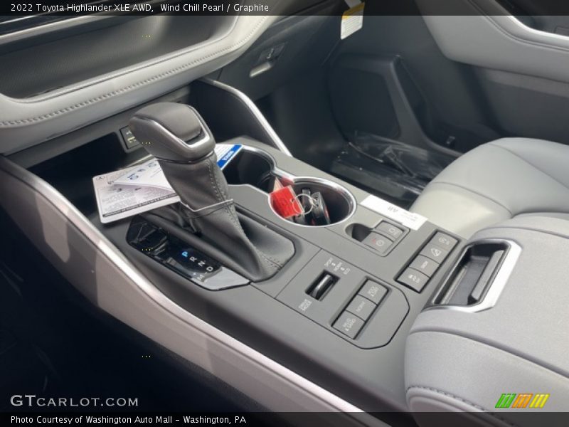 Wind Chill Pearl / Graphite 2022 Toyota Highlander XLE AWD