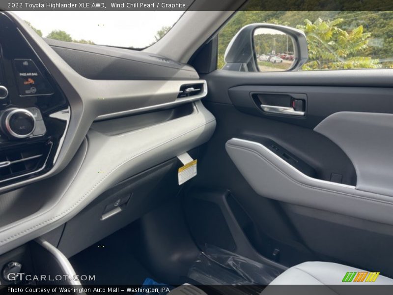 Wind Chill Pearl / Graphite 2022 Toyota Highlander XLE AWD