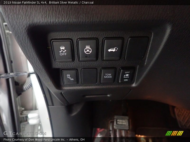 Brilliant Silver Metallic / Charcoal 2019 Nissan Pathfinder SL 4x4
