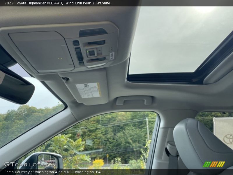 Wind Chill Pearl / Graphite 2022 Toyota Highlander XLE AWD