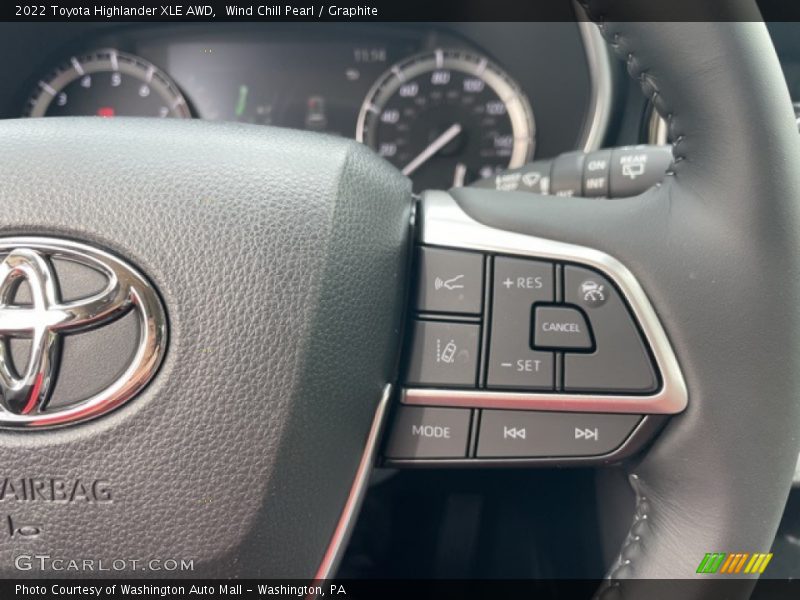 Wind Chill Pearl / Graphite 2022 Toyota Highlander XLE AWD