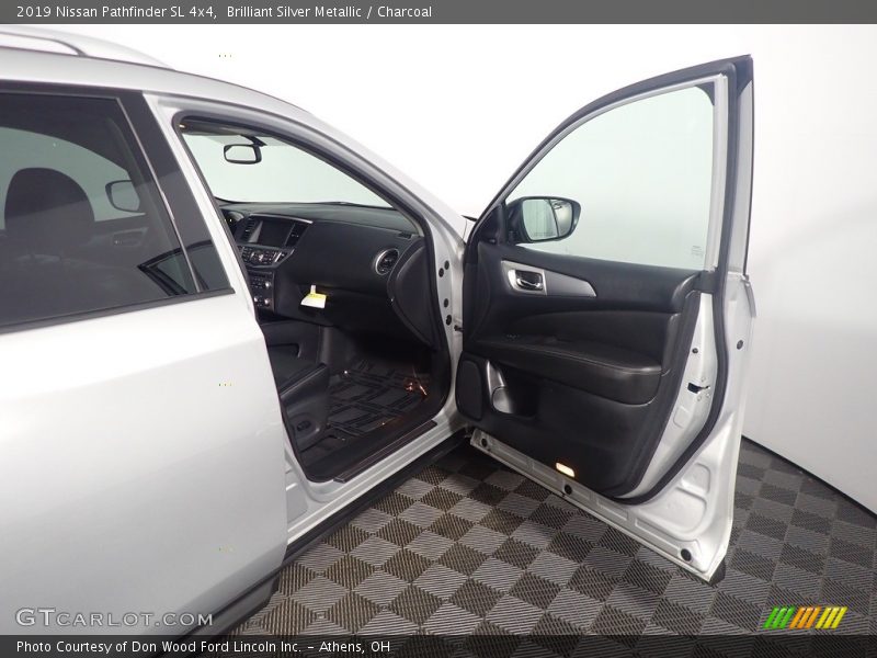 Brilliant Silver Metallic / Charcoal 2019 Nissan Pathfinder SL 4x4