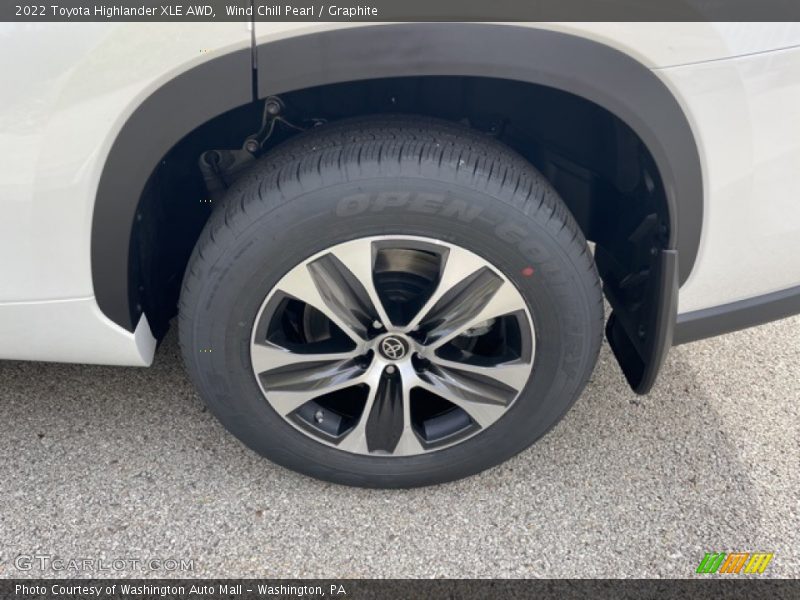 Wind Chill Pearl / Graphite 2022 Toyota Highlander XLE AWD