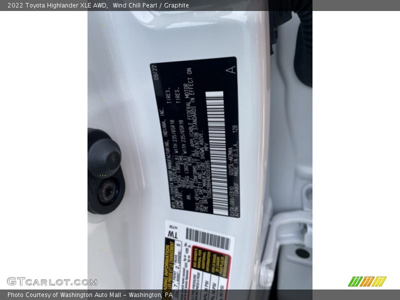 Wind Chill Pearl / Graphite 2022 Toyota Highlander XLE AWD