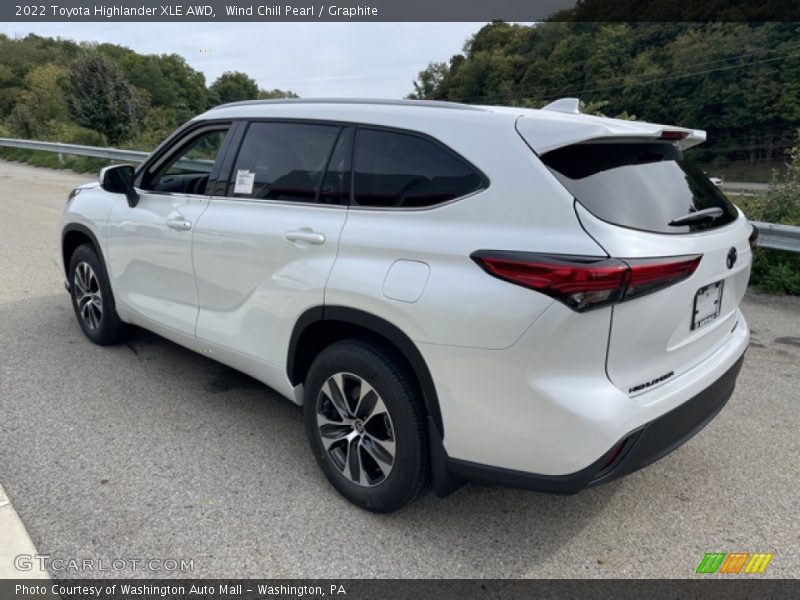 Wind Chill Pearl / Graphite 2022 Toyota Highlander XLE AWD