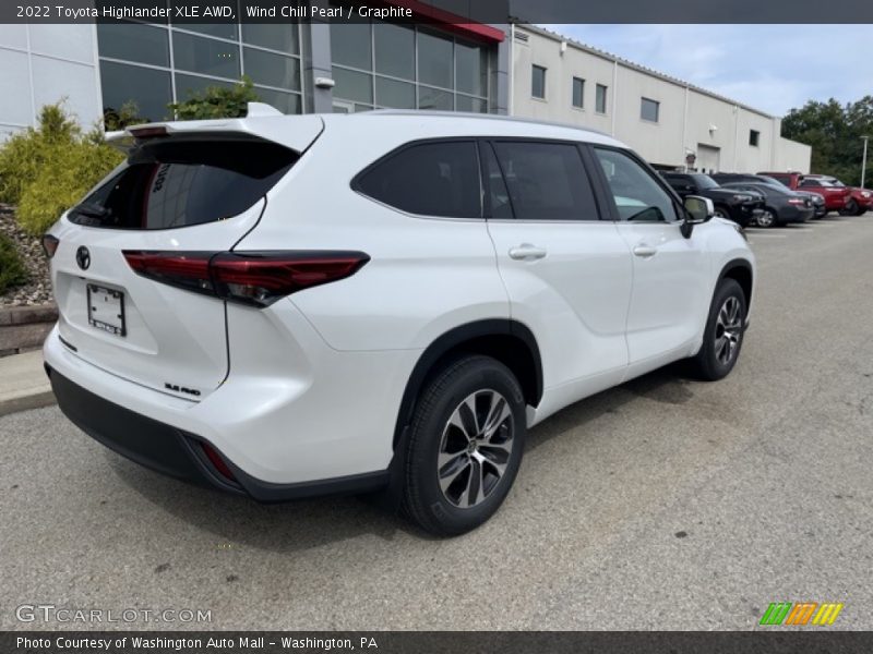 Wind Chill Pearl / Graphite 2022 Toyota Highlander XLE AWD