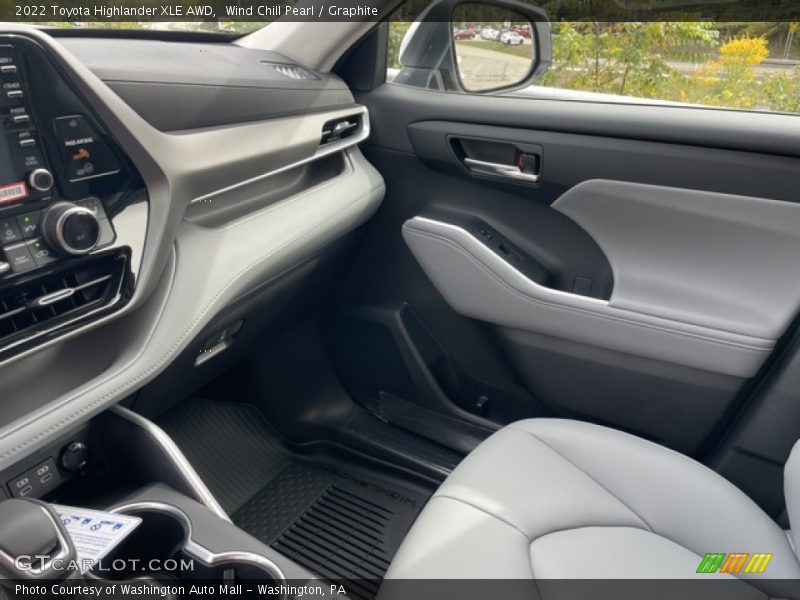 Wind Chill Pearl / Graphite 2022 Toyota Highlander XLE AWD