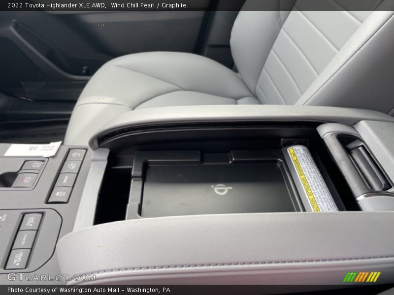 Wind Chill Pearl / Graphite 2022 Toyota Highlander XLE AWD