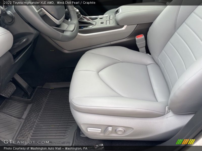 Wind Chill Pearl / Graphite 2022 Toyota Highlander XLE AWD