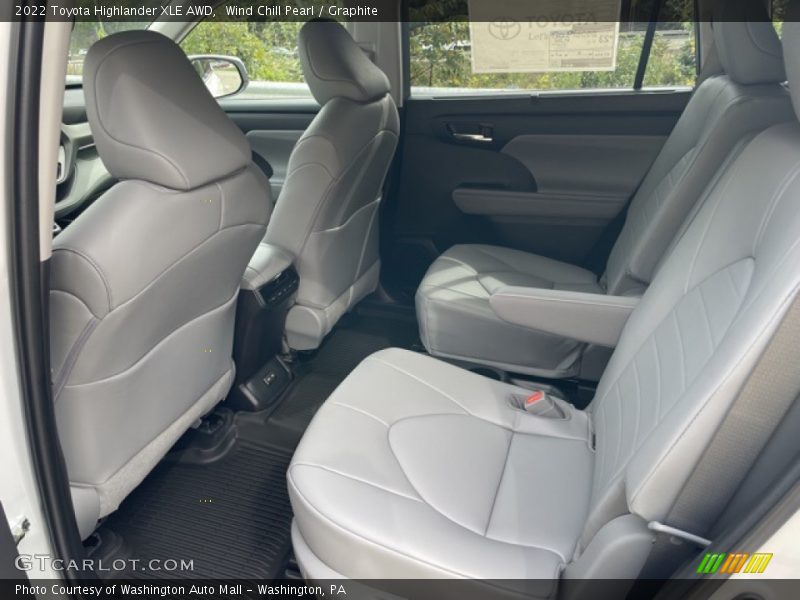 Wind Chill Pearl / Graphite 2022 Toyota Highlander XLE AWD