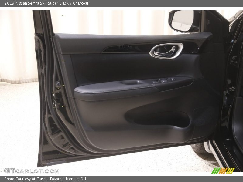 Super Black / Charcoal 2019 Nissan Sentra SV