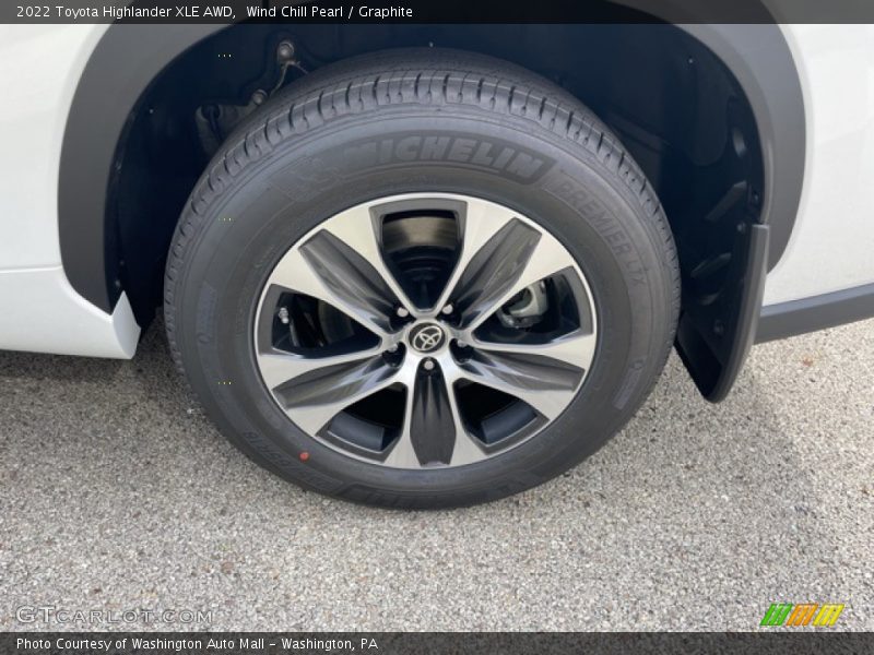 Wind Chill Pearl / Graphite 2022 Toyota Highlander XLE AWD