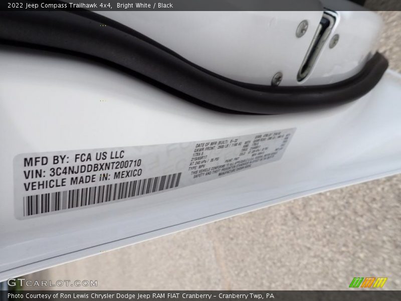 Bright White / Black 2022 Jeep Compass Trailhawk 4x4